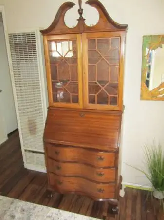 Secretary/Desk/Dresser, 3-Drawers