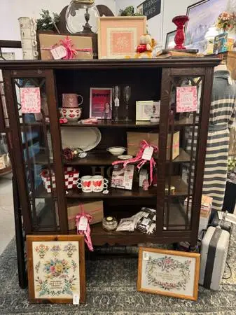 VTG China/Display Cabinet on Wheels
