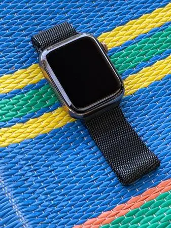 Apple Watch Series 4 (44mm) GPS and Bluetooth 5.0 connectivity
