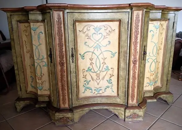 Decorative 3-door Cabinet