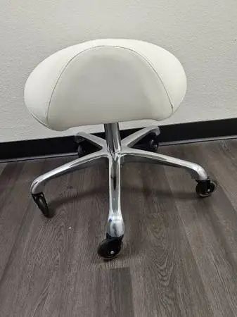 LOMILOMI Heavy-Duty Extra Wide White Seat Ergonomic Saddle Stool – NEW / Disco