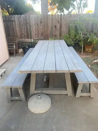 Outdoor Patio Dining Table w/ Umbrella Base