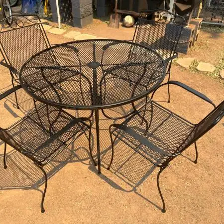 BRAND NEW OUTDOOR PATIO SET WROUGHT IRON WITH CUSHIONS