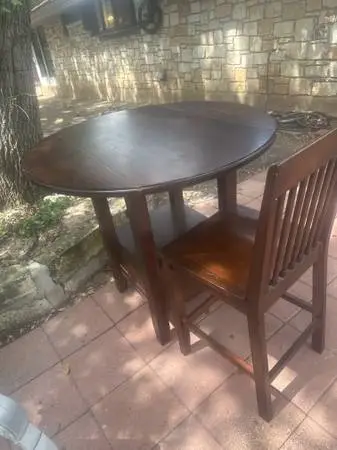 A PUB STYLE TABLE