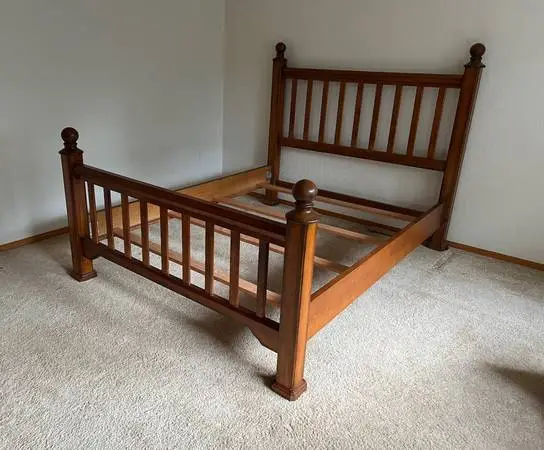 Quality Solid Oak Queen Bedroom Set at Creative Bargains