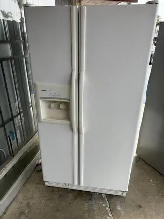 Kenmore white 2 doors refrigerator and freezer