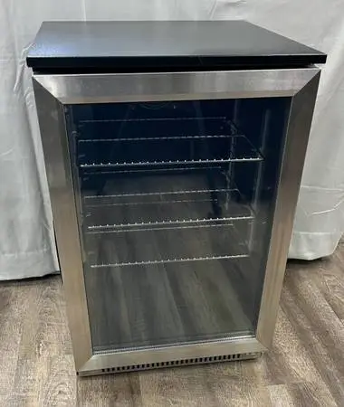 MINI FRIDGE MODEL SC-88F IN GREAT CONDITION WORKS GREAT