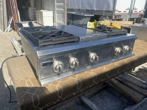 SS GE 36 Gas Cooktop 4 Burners w/Grill Model #ZGU36N4RH5SS Used