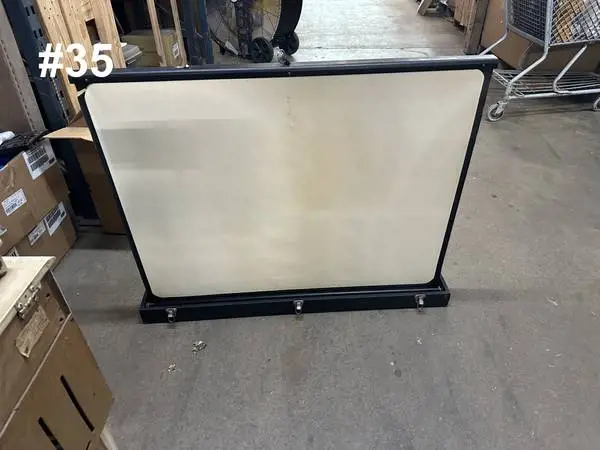 Keystone portable projection screen in case (#35)