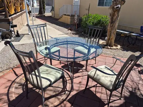 5-Piece Dining Set / Indoor or Enclosed Patio