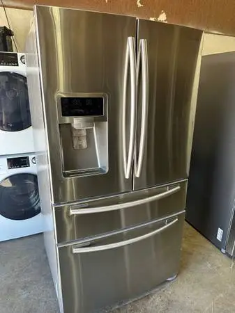 500$ Cheap garage fridge, 4 Door Samsung, water and ice everything wor