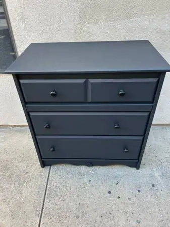 LIKE NEW QUALITY THICK HARDWOOD LARGE DRAWER DRESSER CAN DELIVER LOCAL IF NEEDED