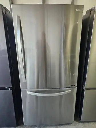 Refrigerator bottom freezer lg