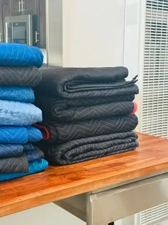 MOVING BLANKETS THICK AND LARGE GREAT DEAL