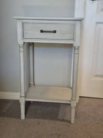 End Table / Night Stand, Great condition !