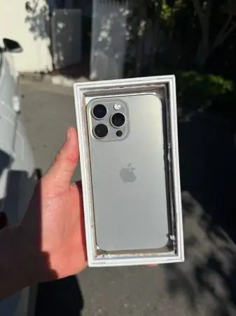 iPhone 15 pro max silver unlocked 256