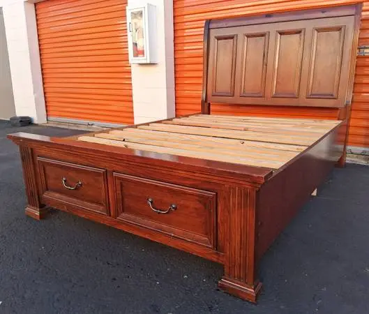 Queen size bedroom frame with drawers