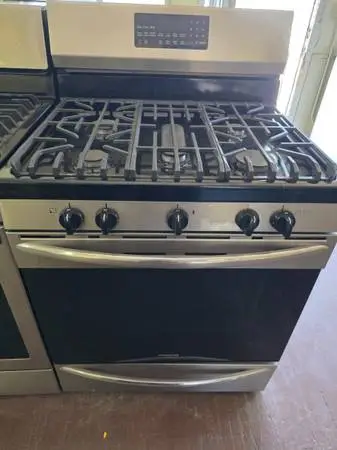 5 BURNERS FRIGIDAIRE GAS STOVE
