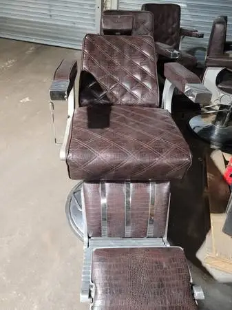 selling Used Barber Chairs (6 chairs) Great condition