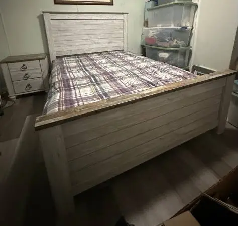 Queen Ashley Signature Design Bedroom Set.