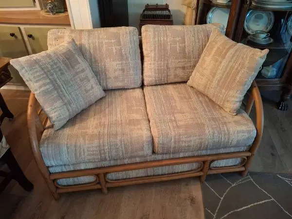 Bent wood style love seat very comfortable