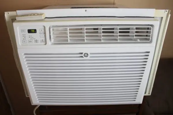 A/C  WINDOW AIR CONDITIONER    ( 2 available )
