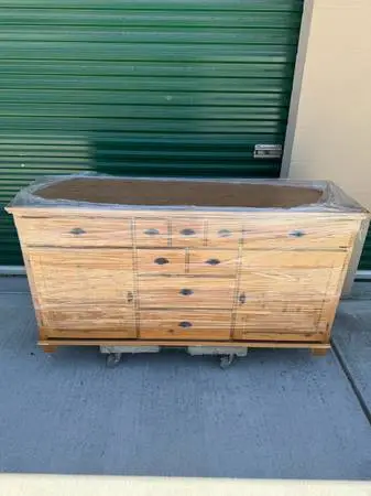 Dresser 5 ft.
