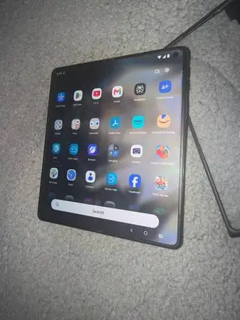 Z fold 7 new condition 512 GB paid off AT&T/cricket carrier with case.