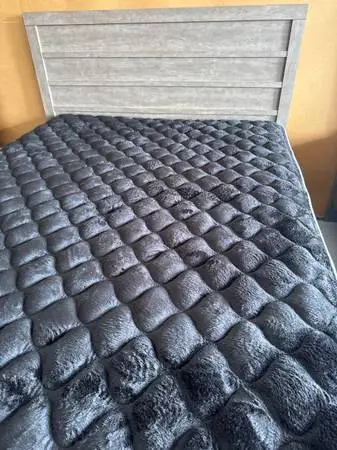 QUEEN SIZE BED