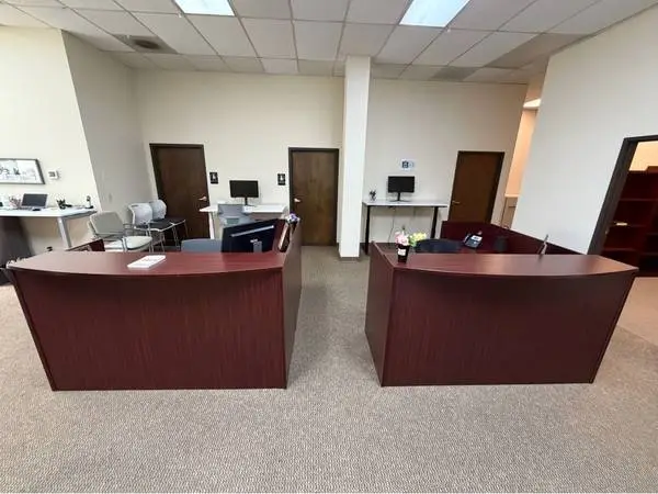 Classic Reception Desk / Office Desks