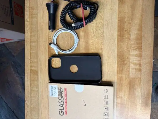 APPLE I  PHONE MODEL 13 accessories
