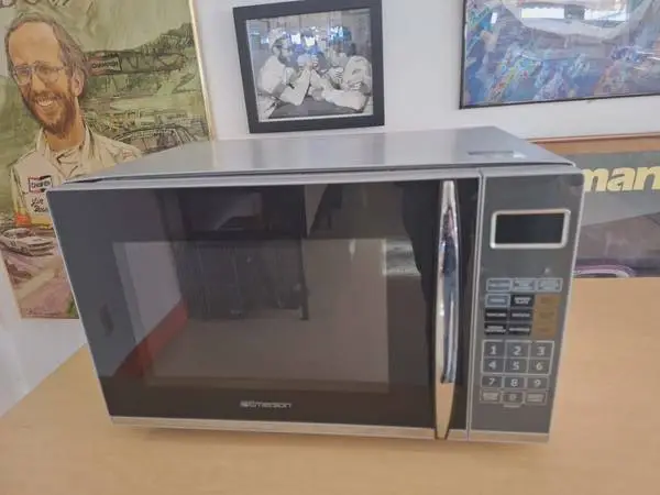 EMERSON  1.2 cf  1100 w  MICROWAVE