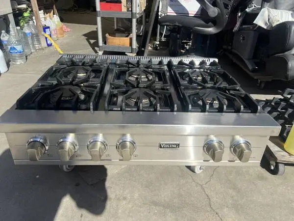 36 Viking Stainless Rangetop, 6, vgrt5366  like  new