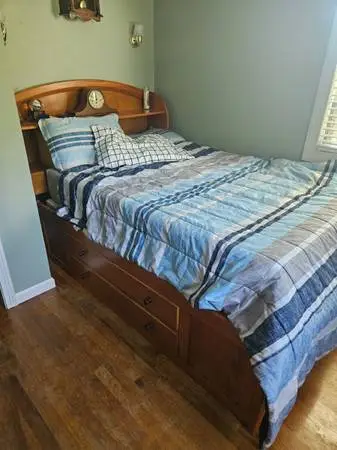 Full bed frame