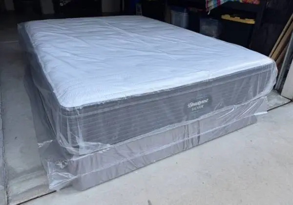 BRAND NEW queen size pillow top Beautyrest Silver