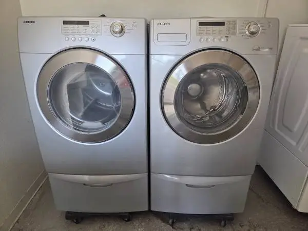 Samsung Refurbished Front load washer gas dryer pedestal
