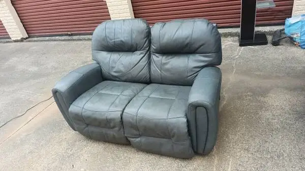 Recliner love seat