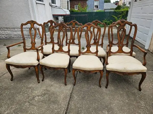 8 beautiful vintage louis XV style chairs