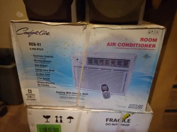 A/C Comfort-Aire REG-81 8000-BTU Window Air Conditioner with Heater