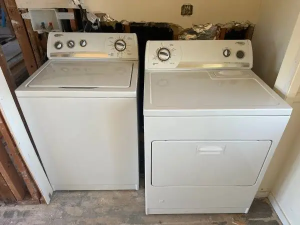 WHIRLPOOL Washer & Dryer (gas)
