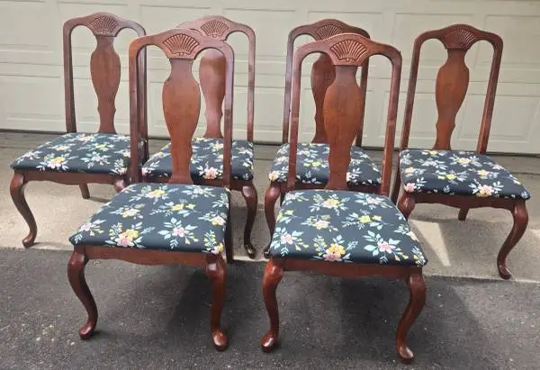 Set of 6 Queen Anne Style Dining Chairs