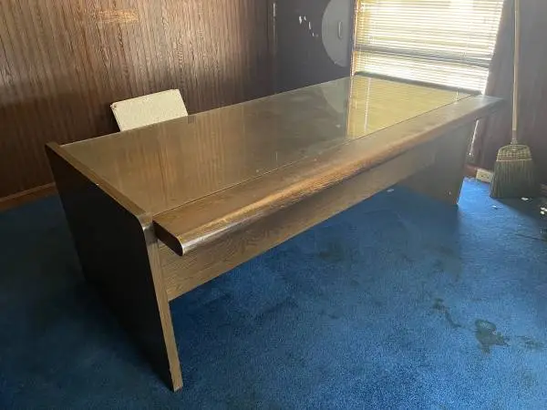 EXECUTIVE DESK 84” x 41 1/2” x 29”