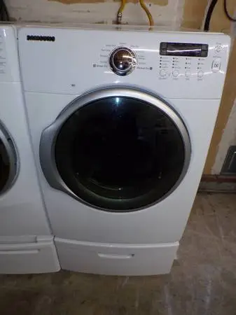 single Samsung Dryer w/ pedestal