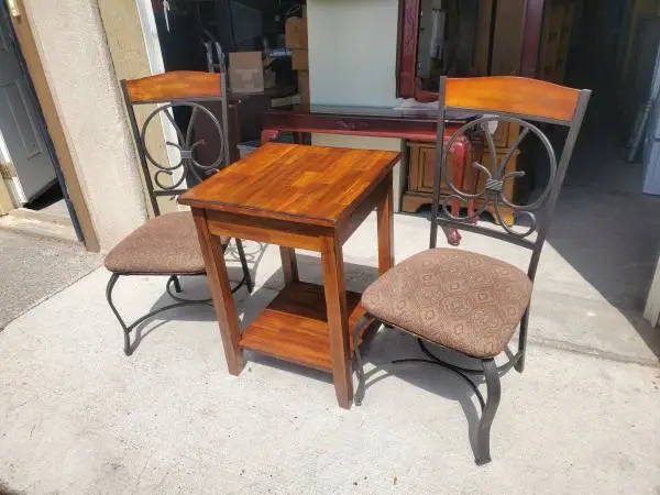 Small dining table with 2 chairs