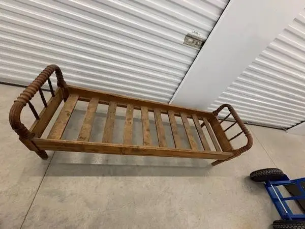 Rare Vintage Jenny Lind Day Bed Circa 1800’s