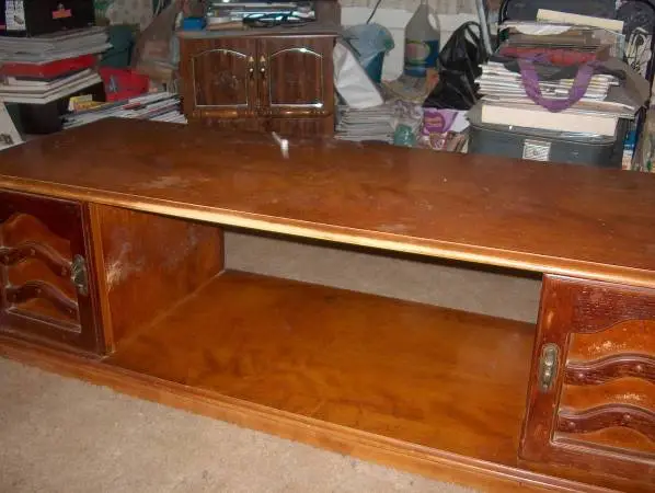 COFFEE TABLE AND END TABLE.