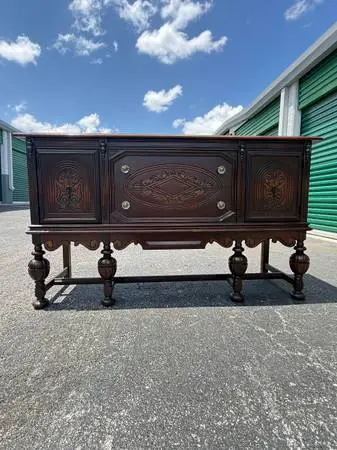 Antique Hand-Carved 1920s Jacobean Revival Oak Sideboard / Buffet .