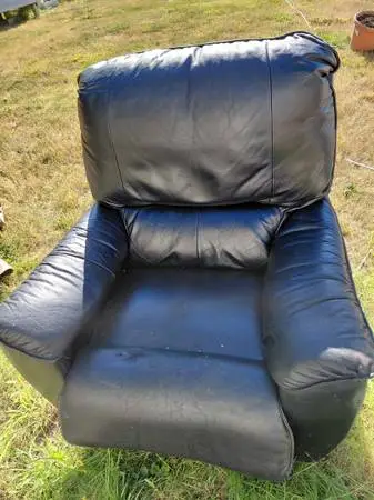 Recliner - Lazy Boy. Black - Leatherlike
