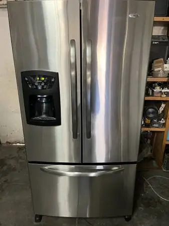 GOOD CON.STAINLESS STEEL 3 DOORS BOTTOM FREEZER FRIDGE.W/ICE 25.0 c