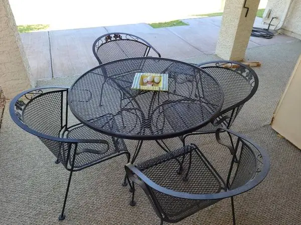 Sturdy heavy metal Patio Table w Chairs